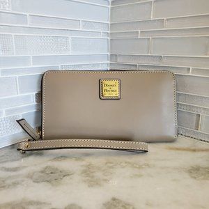 Dooney and Bourke Beacon Lg Zip Around Wristlet Gray/Lt Taupe NWOT